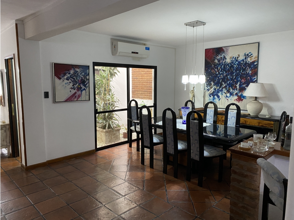 EN VENTA HERMOSA CASA DE 3 DORMITORIOS CON COCHERA, PISCINA Y QUINCHO — foto 6