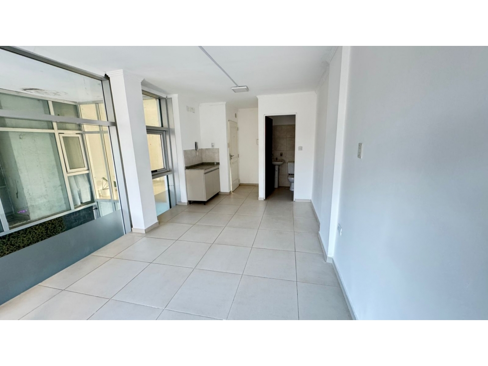Venta de local en calle Yrigoyen - 3