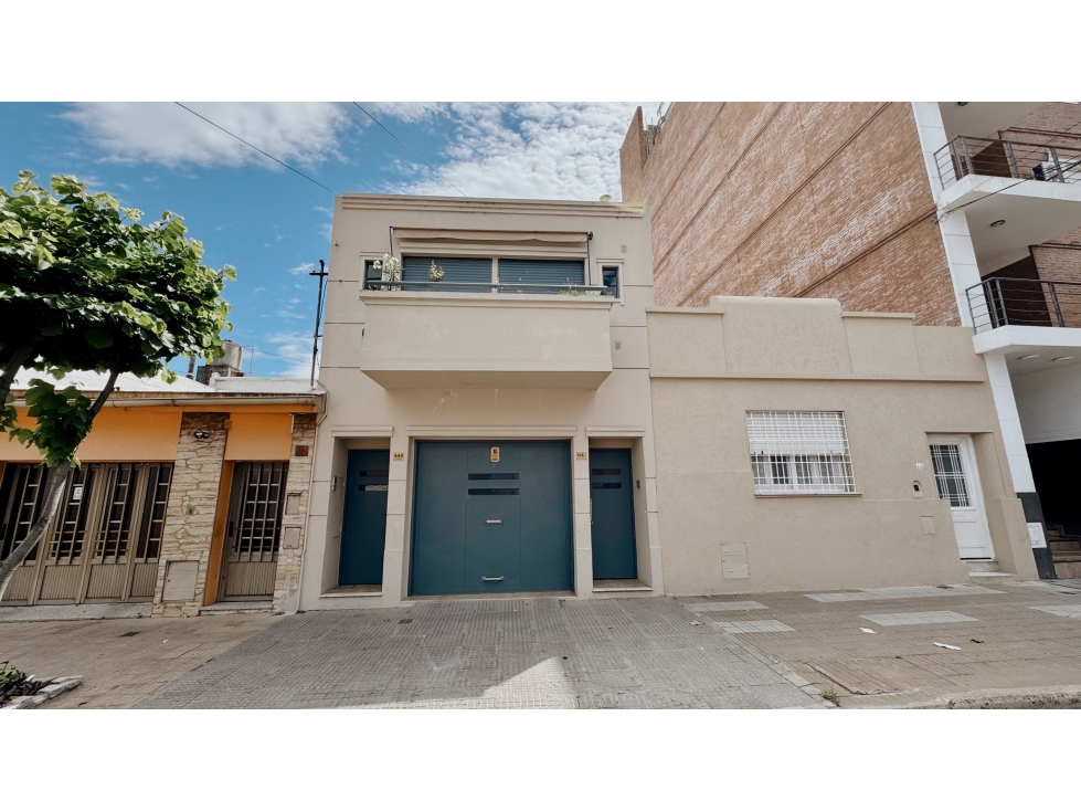 Venta de casa en calle Bavio