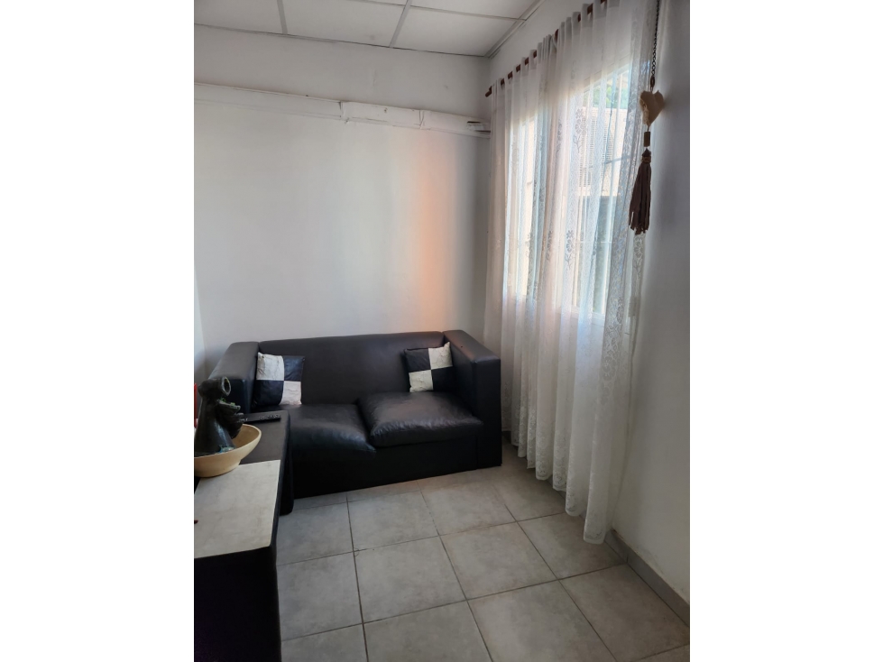 EN VENTA CASA DE 4 DORMITORIOS EN COLONIA AVELLANEDA — foto 4