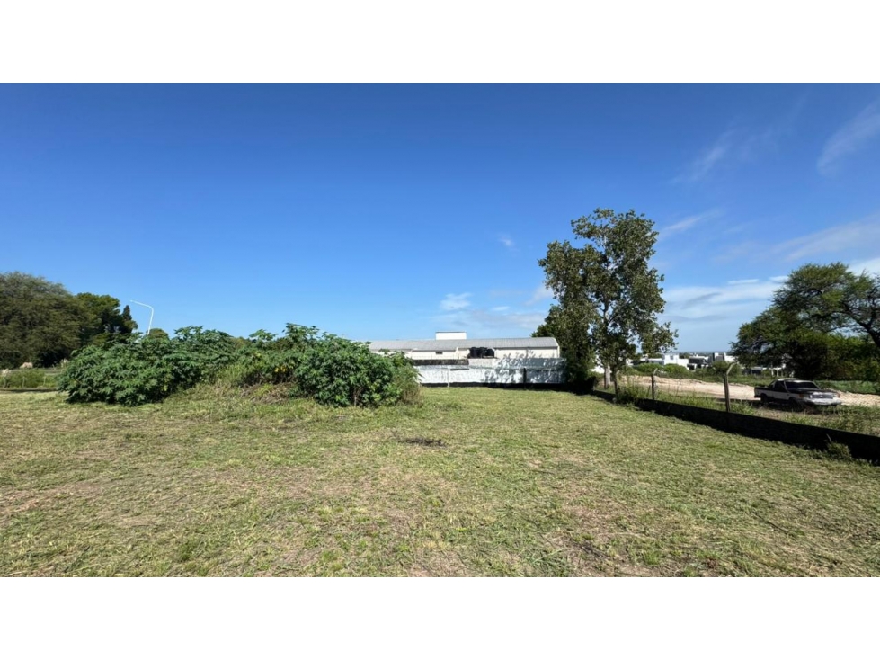 Venta de Lote Premium de 2.530 m2 en Acceso Norte - 4