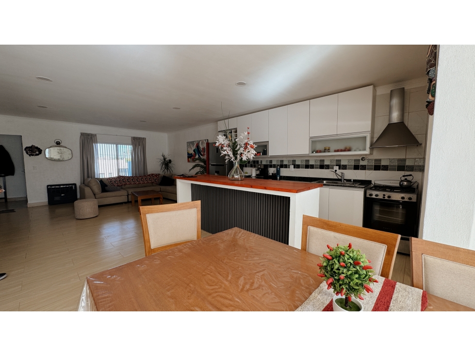 Venta moderna casa de 3 dormitorios con cochera y pileta - 4