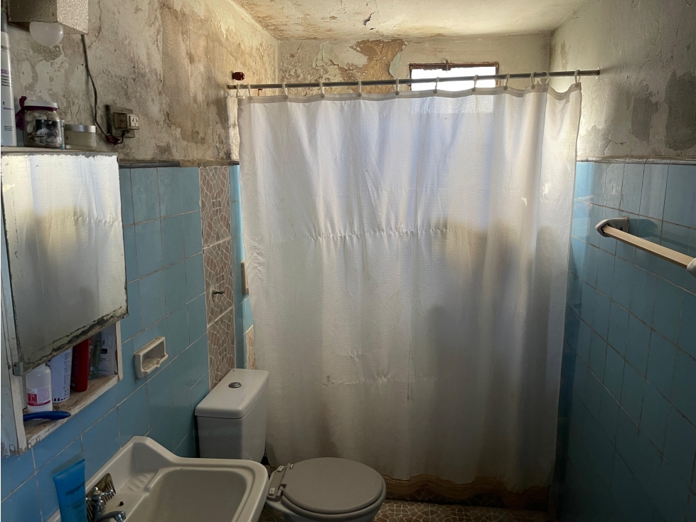CASA CON GRAN TERRENO EN ZONA THOMPSON A RECICLAR - 4