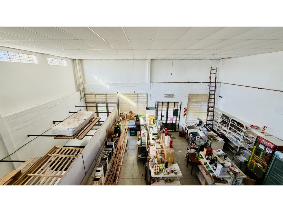 VENTA LOCAL COMERCIAL + CASA! - 4