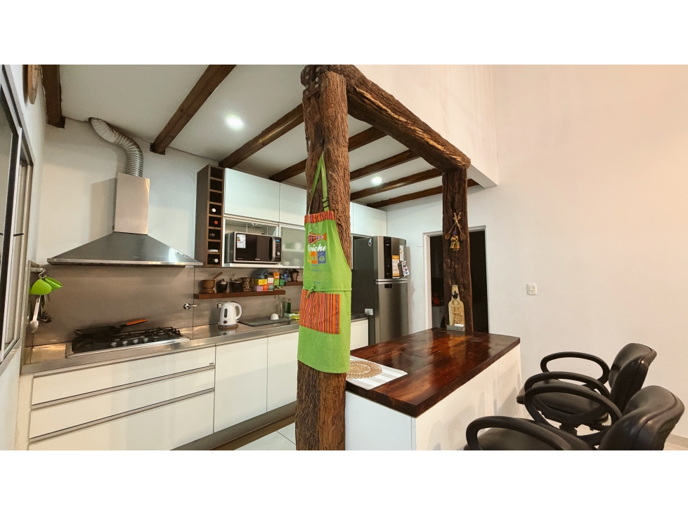 VENTA HERMOSA CASA, ZONA LA TOMA! - 5