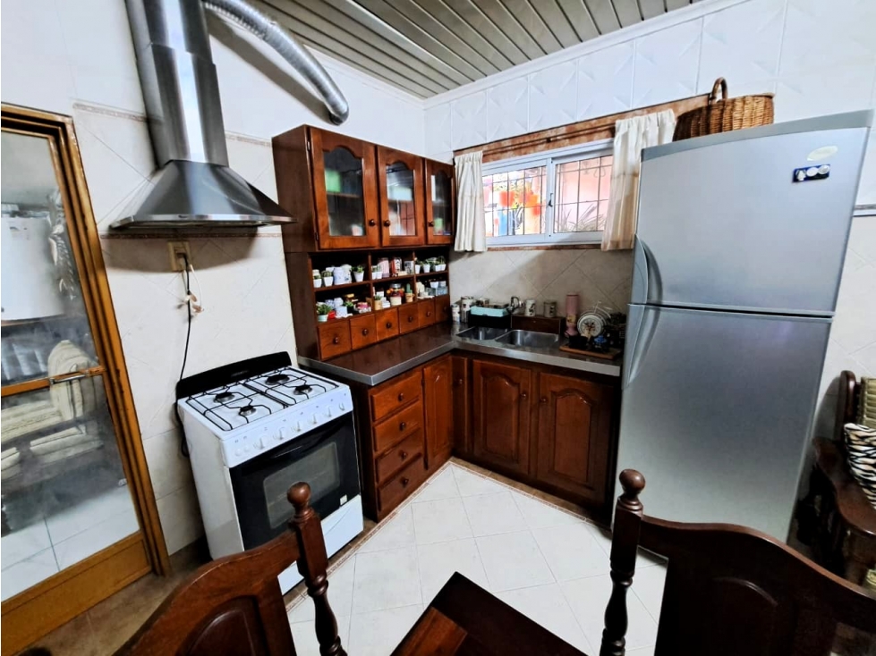 Venta casa 3 dormitorios 3 cocheras zona Fuerza Aerea — foto 6