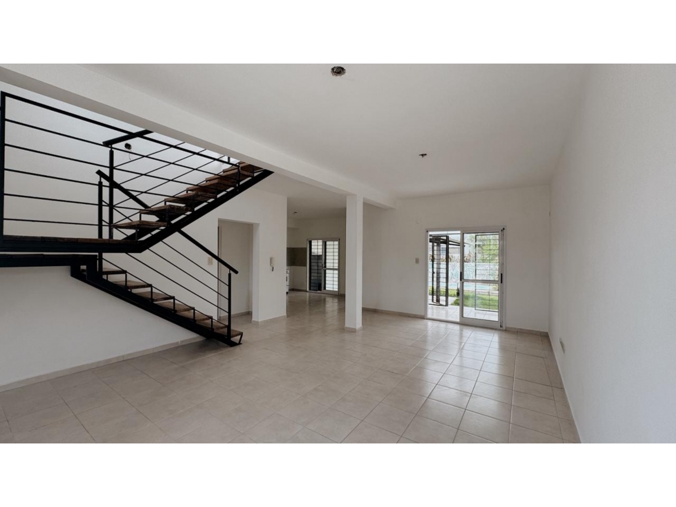 Venta Casa 2 Dormitorios Complejo Cerrado Zona La Toma — foto 3