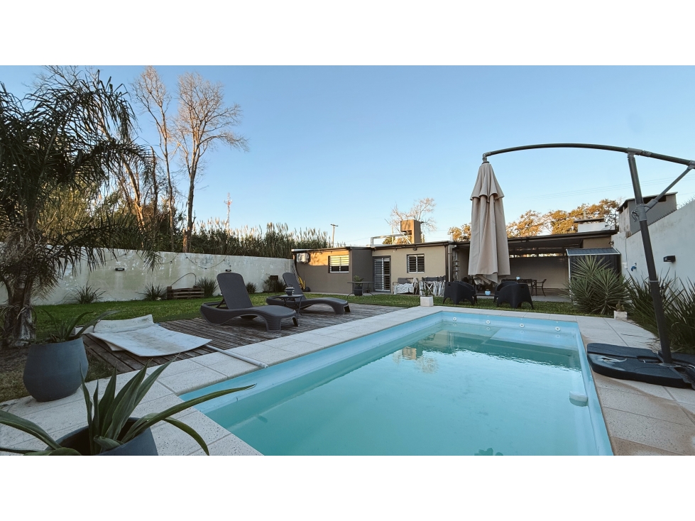 CASA DOS DORMITORIOS, PATIO, QUINCHO, PILETA - ZONA ACCESO NORTE - 1