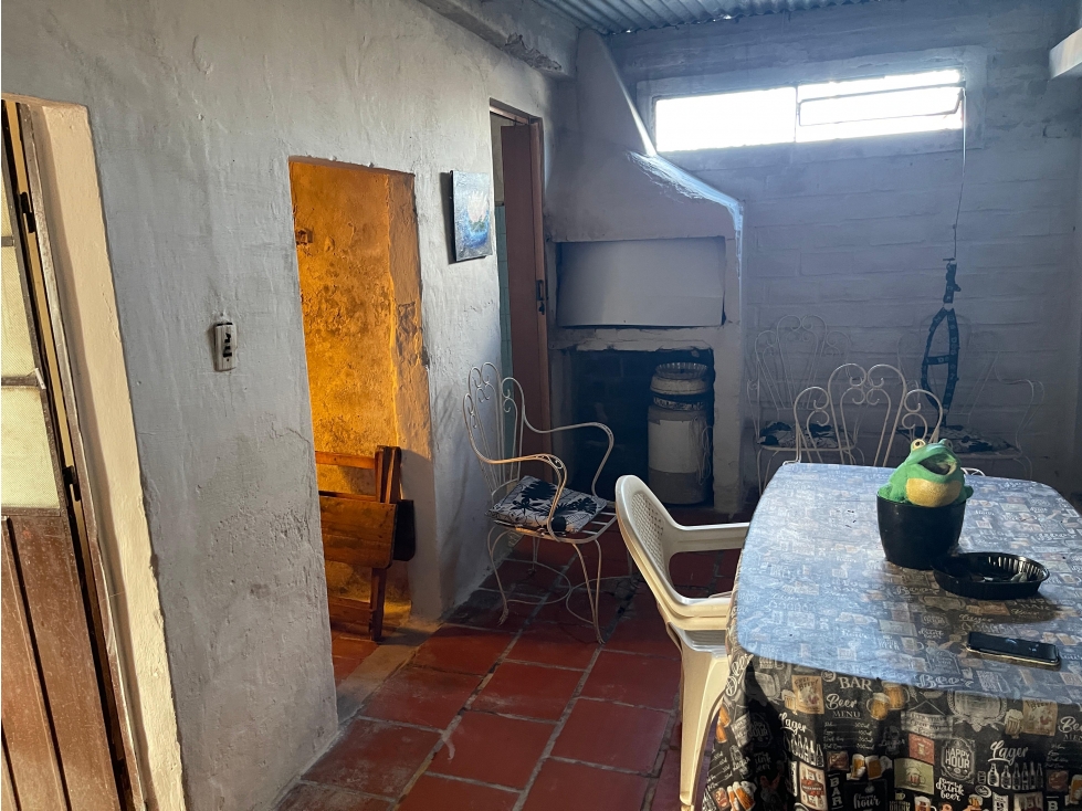 CASA CON GRAN TERRENO EN ZONA THOMPSON A RECICLAR - 5
