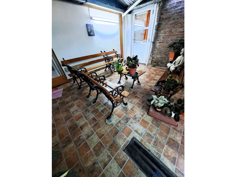 Venta casa 3 dormitorios 3 cocheras zona Fuerza Aerea — foto 2