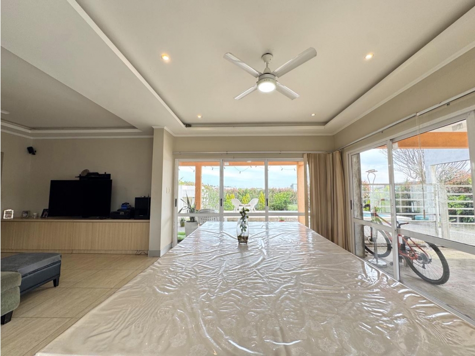 Venta casa 3 dormitorios cochera doblle y pileta Santa Candida — foto 4