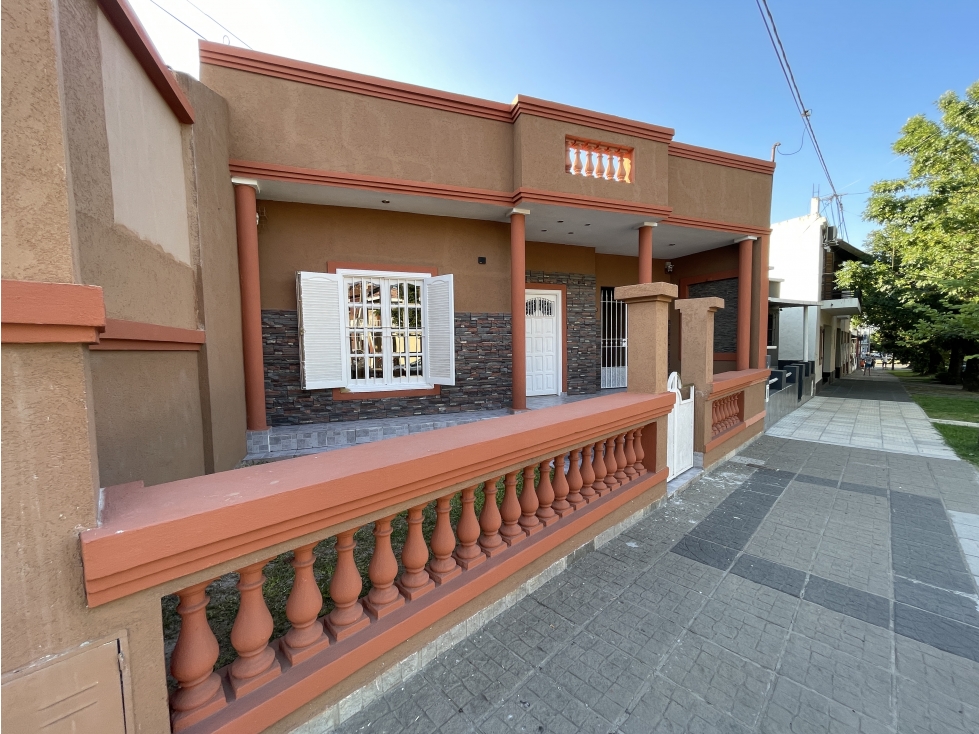 EN VENTA CASA DE 3 DORMITORIOS PATIO Y QUINCHO ZONA EX HIPODROMO — foto 2