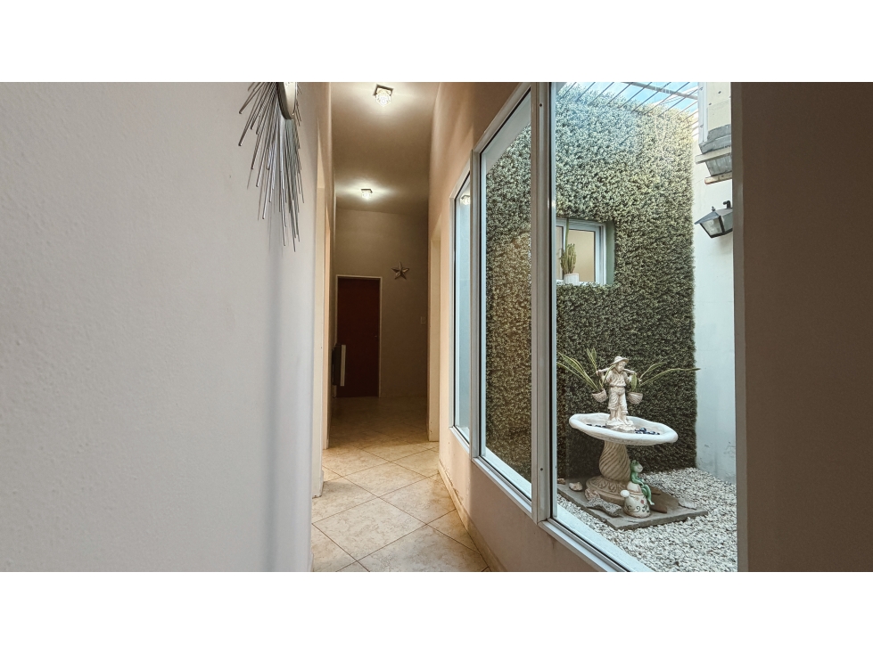 VENTA IMPRESIONANTE CASA CON AMPLIO PARQUE Y PILETA APTA CRÉDITO - 6