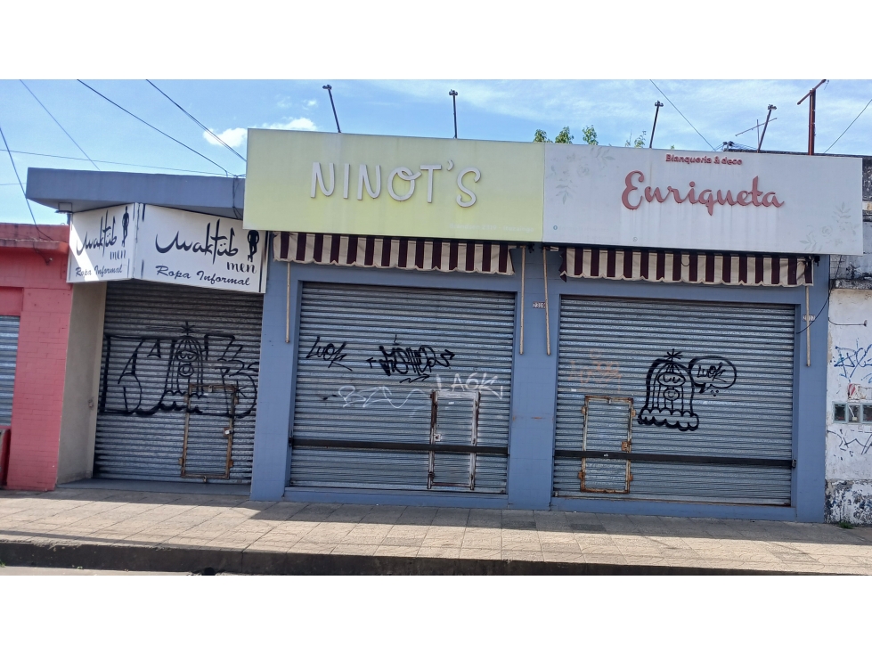 TRES LOCALES EN VENTA - 1