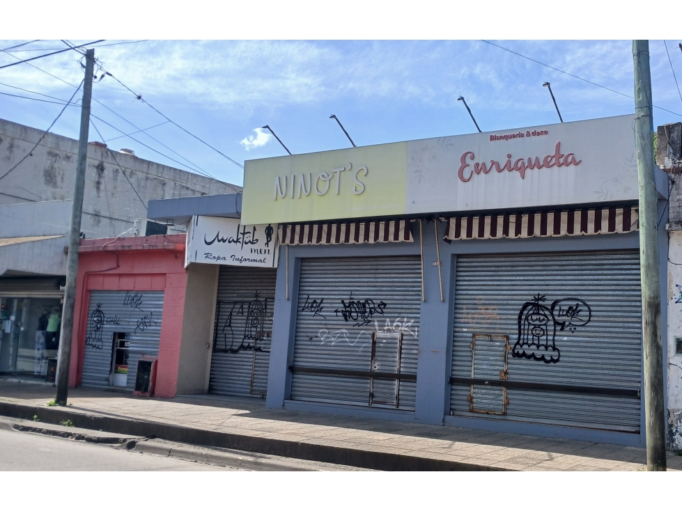 TRES LOCALES EN VENTA - 2