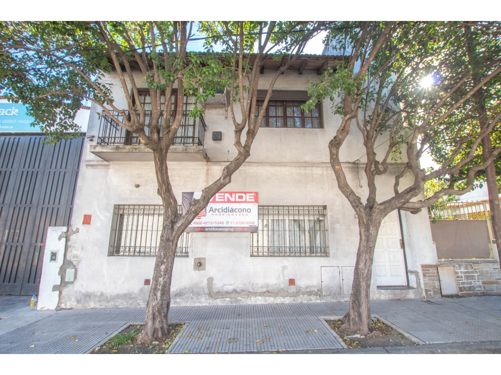 CASA 6 AMBIENTES CON GALPON Y FONDO LIBRE EN VENTA. T GORDILLO 3800 - 1