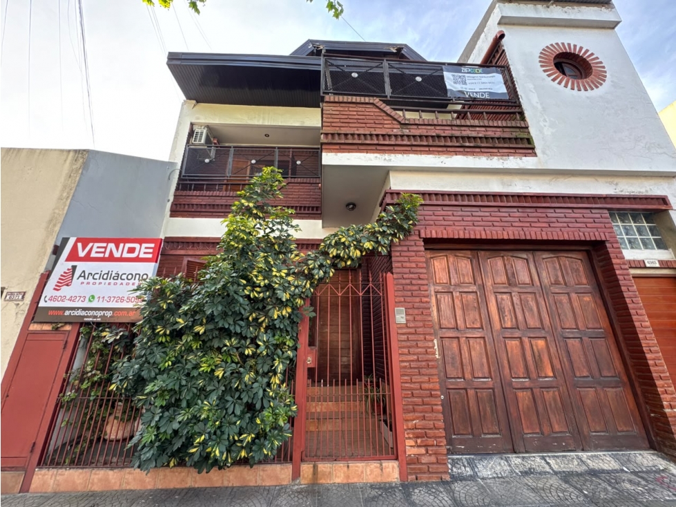 VENTA PH TIPO CASA 5 AMB C/COCHERA. BARROS PAZOS 6300, V. LUGANO. CABA