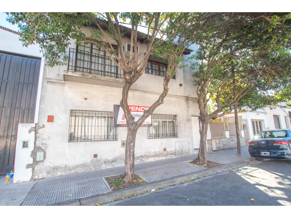 CASA 6 AMBIENTES CON GALPON Y FONDO LIBRE EN VENTA. T GORDILLO 3800 - 2