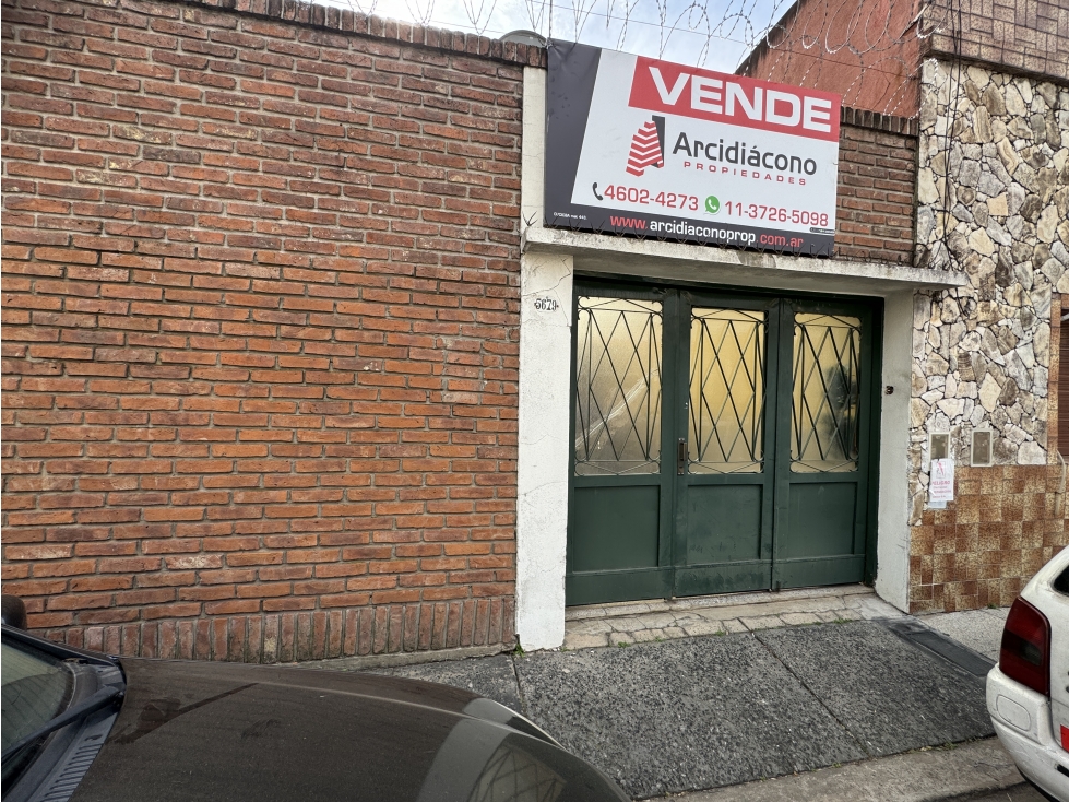 VENTA CASA 5 AMBIENTES CON COCHERA. PJE MALAGA 5600 - 2