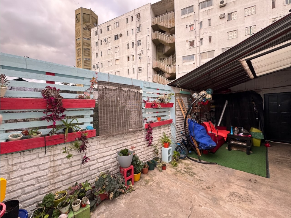 VENTA DEPARTAMENTO 3 AMB CON PATIO. B PIEDRABUENA, VILLA LUGANO, CABA.