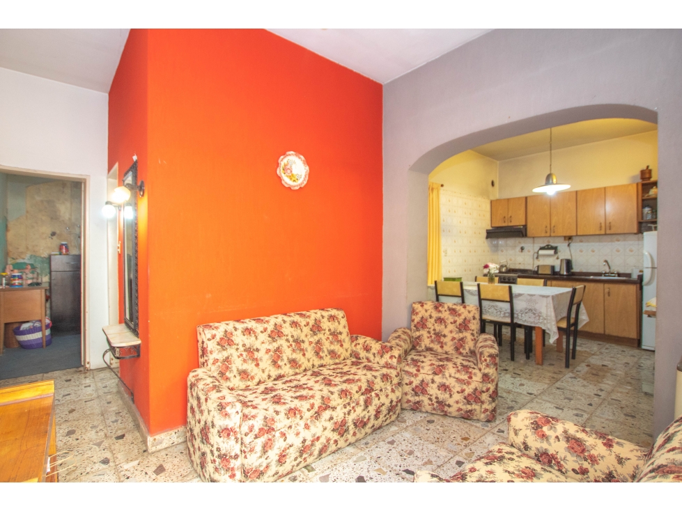 CASA 6 AMBIENTES CON GALPON Y FONDO LIBRE EN VENTA. T GORDILLO 3800 - 3