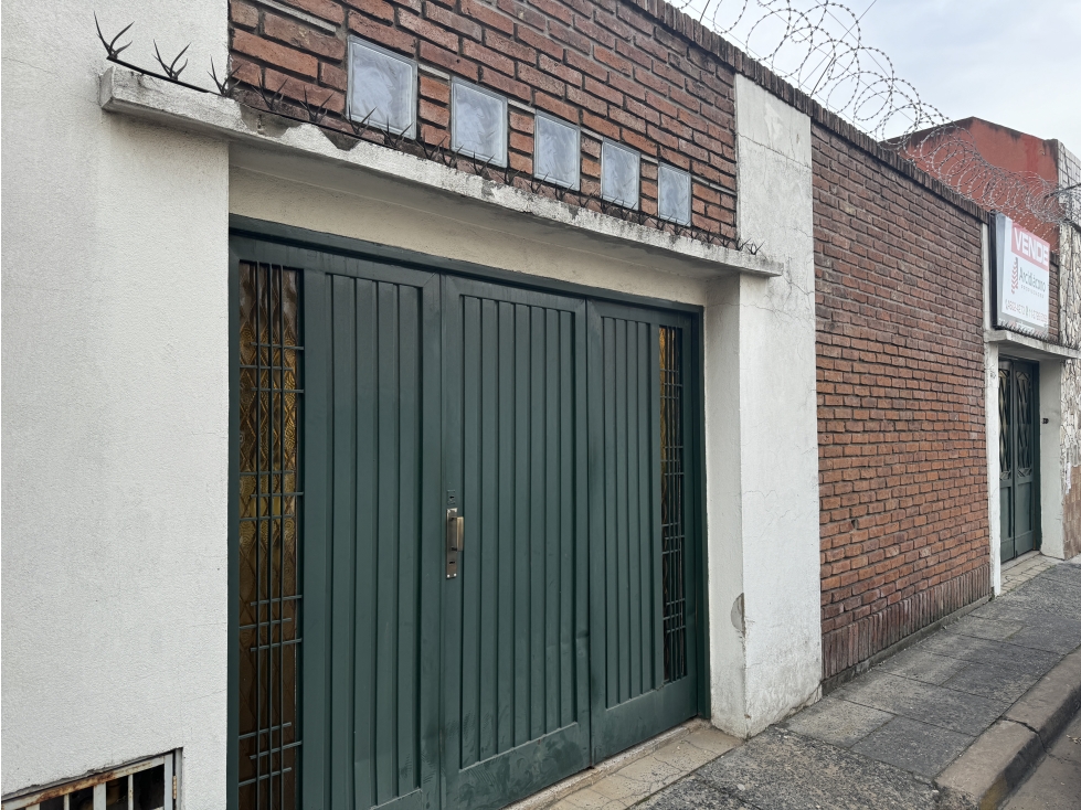 VENTA CASA 5 AMBIENTES CON COCHERA. PJE MALAGA 5600 - 3