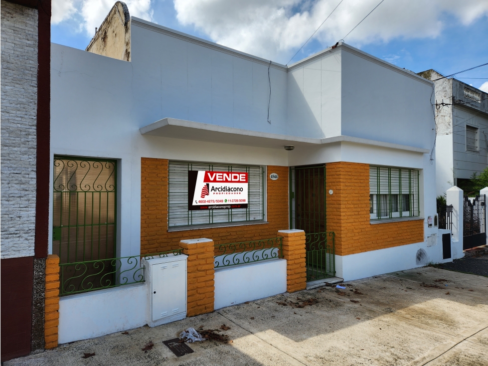 VENTA CASA 4 AMBIENTES CON TERRAZA, QUINCHO Y JARDIN. RUCCI 4500 - 1