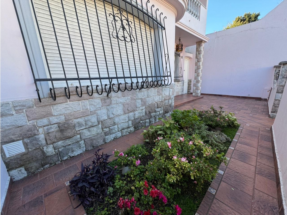 VENTA CASA 7 AMB CON FONDO LIBRE. SOMELLERA 4800, VILLA LUGANO, CABA - 4