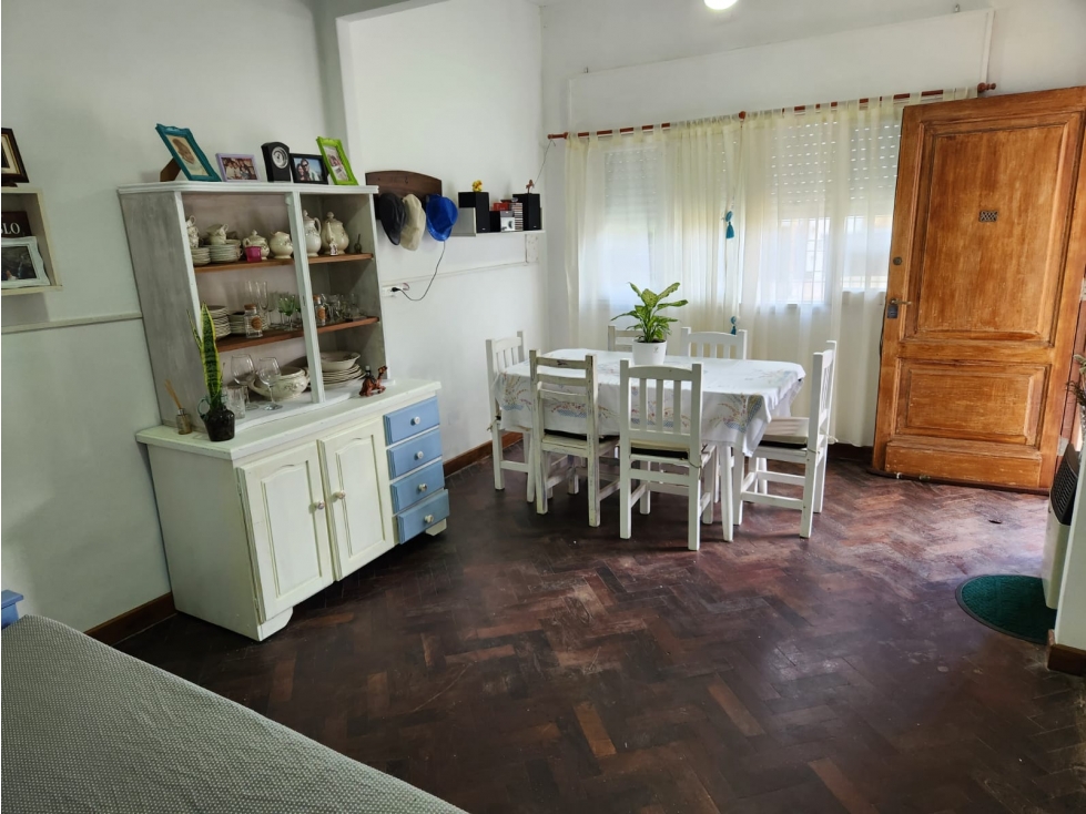 VENTA CASA 4 AMBIENTES CON TERRAZA, QUINCHO Y JARDIN. RUCCI 4500 - 5