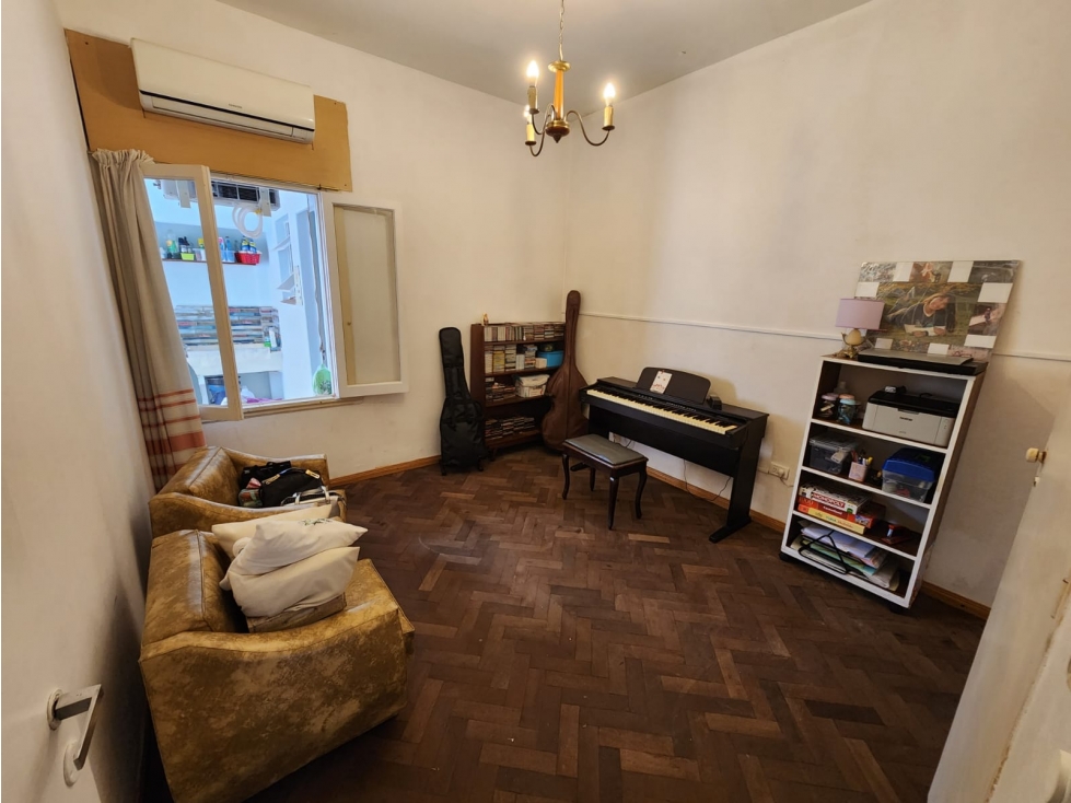 VENTA CASA 4 AMBIENTES CON TERRAZA, QUINCHO Y JARDIN. RUCCI 4500 - 6