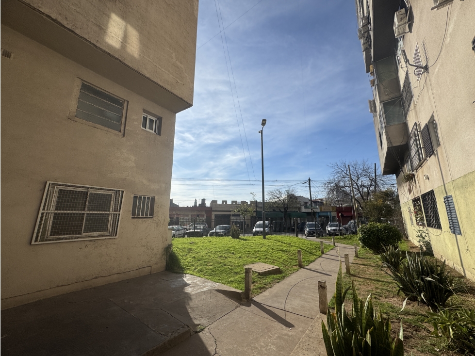 VENTA DEPTO 4 AMB CON BALCON. CHILAVERT 6800. VILLA LUGANO. CABA. - 6