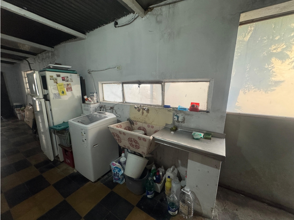 VENTA CASA 4 AMBIENTES CON COCHERA. PJE GUIRALDES 3100. V LUGANO. - 6