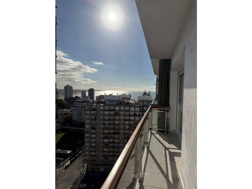 DEPARTAMENTO 2 AMBIENTES CON BALCON, COCHERA Y VISTA AL MAR - 4
