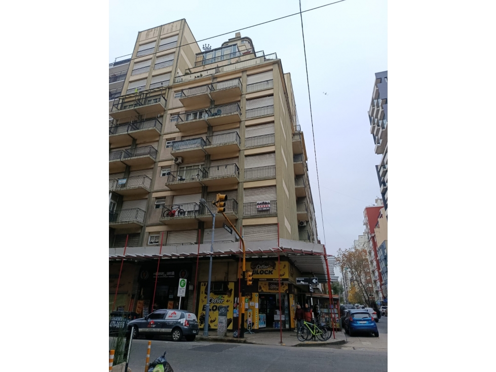 2 AMBIENTES A LA CALLE CON BALCON SALIENTE