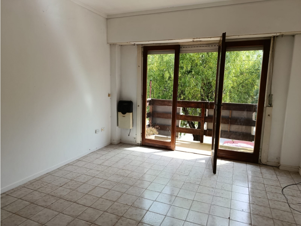 3 AMBIENTES A LA CALLE CON BALCON — foto 3