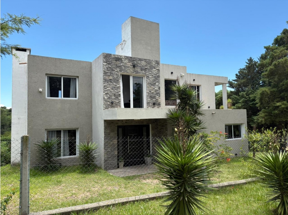 VENTA CASA B° SEMI PRIVADO LAGO AZUL CON VISTA AL LAGO CARLOS PAZ — foto 2