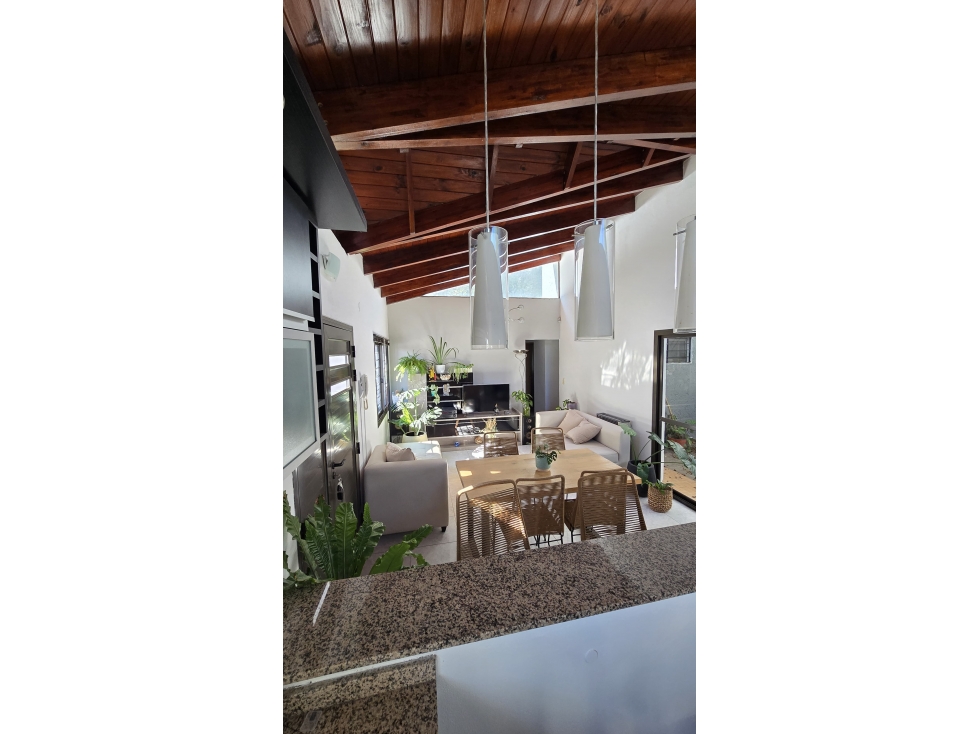 VENTA PH INDEPENDIENTE B° LOS ALGARRBOS CARLOS PAZ | Sin expensas - 2