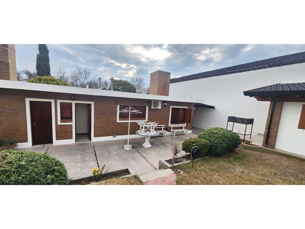 VENTA CASA + DEPARTAMENTO Y PILETA EN BARRIO LAS ROSAS CARLOS PAZ - 4