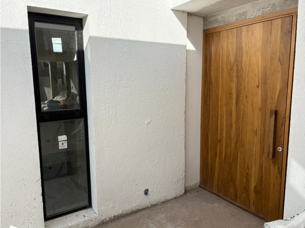 VENTA CASA DE CATEGORIA 4 DORMITORIOS EN BARRIO LA ARBOLADA - 4