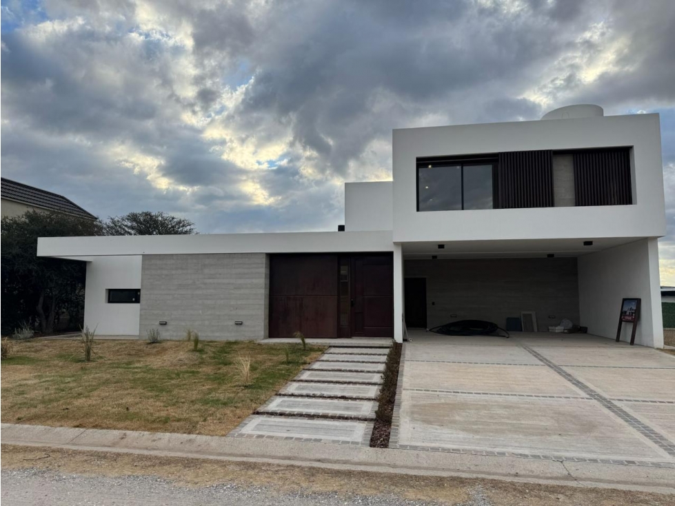 VENTA CASA A ESTRENAR 3 DORMITORIOS COUNTRY CARLOS PAZ GOLF - 2