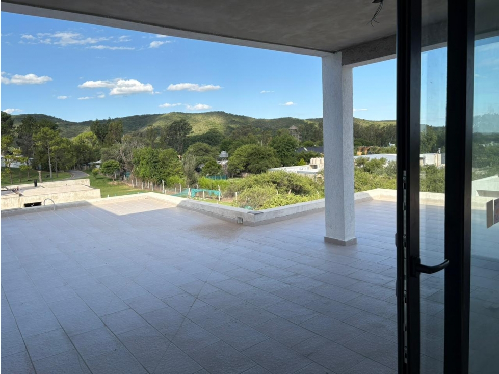 VENTA CASA DE CATEGORIA 4 DORMITORIOS EN BARRIO LA ARBOLADA - 6