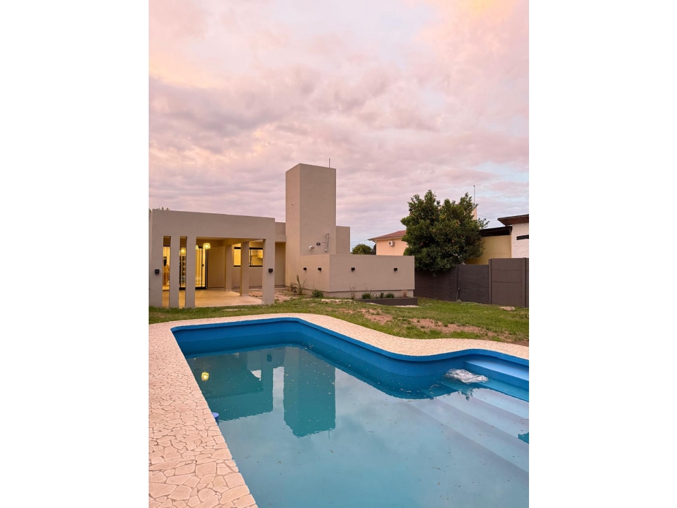 VENTA CASA 2 DORMITORIOS Y PILETA LA CUESTA CARLOS PAZ - 1