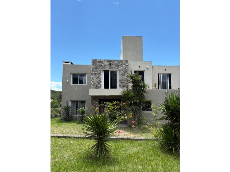 VENTA CASA B° SEMI PRIVADO LAGO AZUL CON VISTA AL LAGO CARLOS PAZ