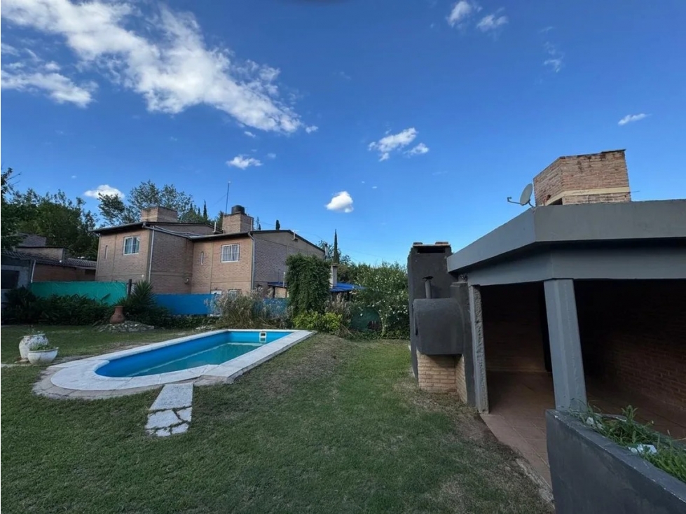 VENTA CASA AMOBLADA 3 DORMITORIOS EN BARRIO CARLOS PAZ SIERRAS