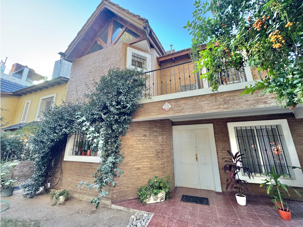 VENTA CASA 4 DORMITORIOS C/PILETA B° LAS ROSAS CORDOBA