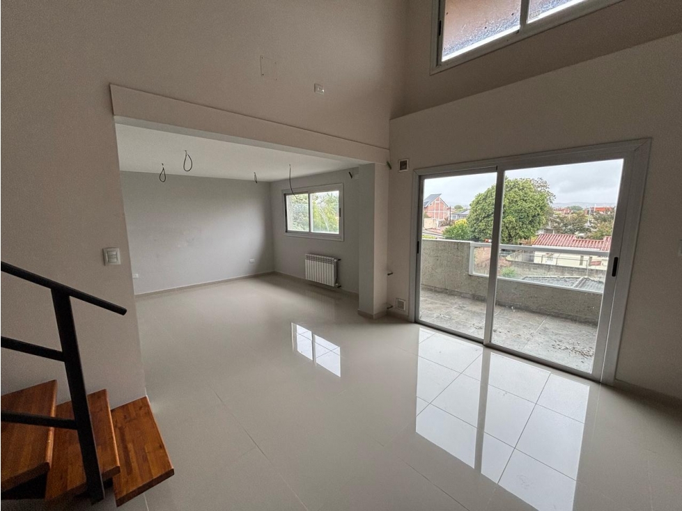 VENTA DEPARTAMENTO DÚPLEX 2 DORM + ESCRITORIO AV CARCANO CARLOS PAZ