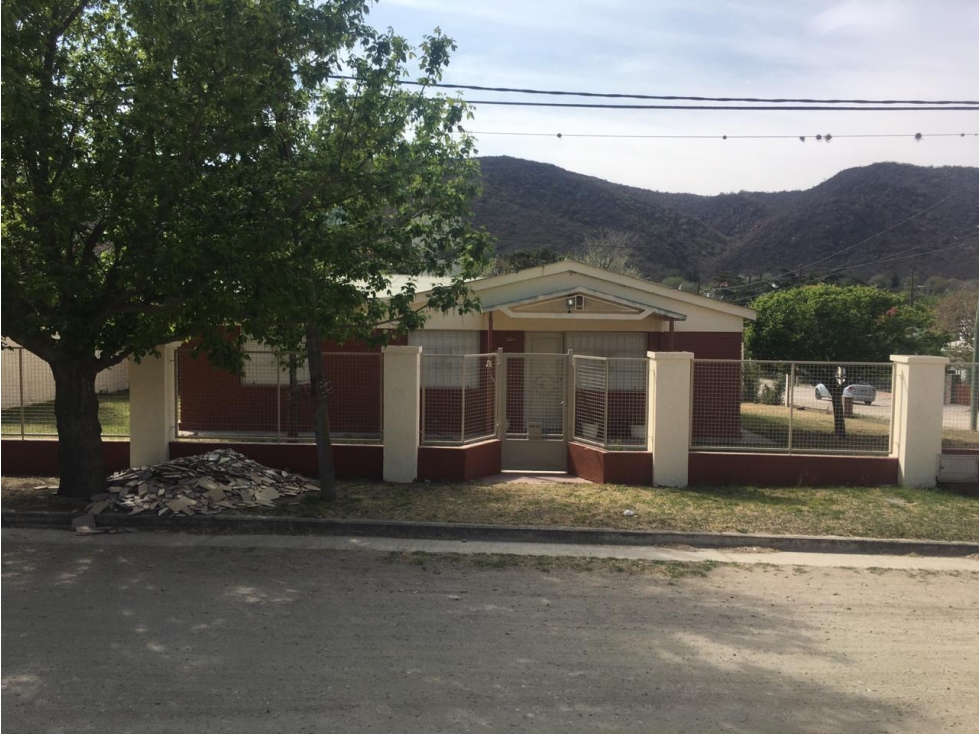 VENTA CASA ESQUINA FINANCIACIÓN A METROS DE AV. CÁRCANO CARLOS PAZ - 1
