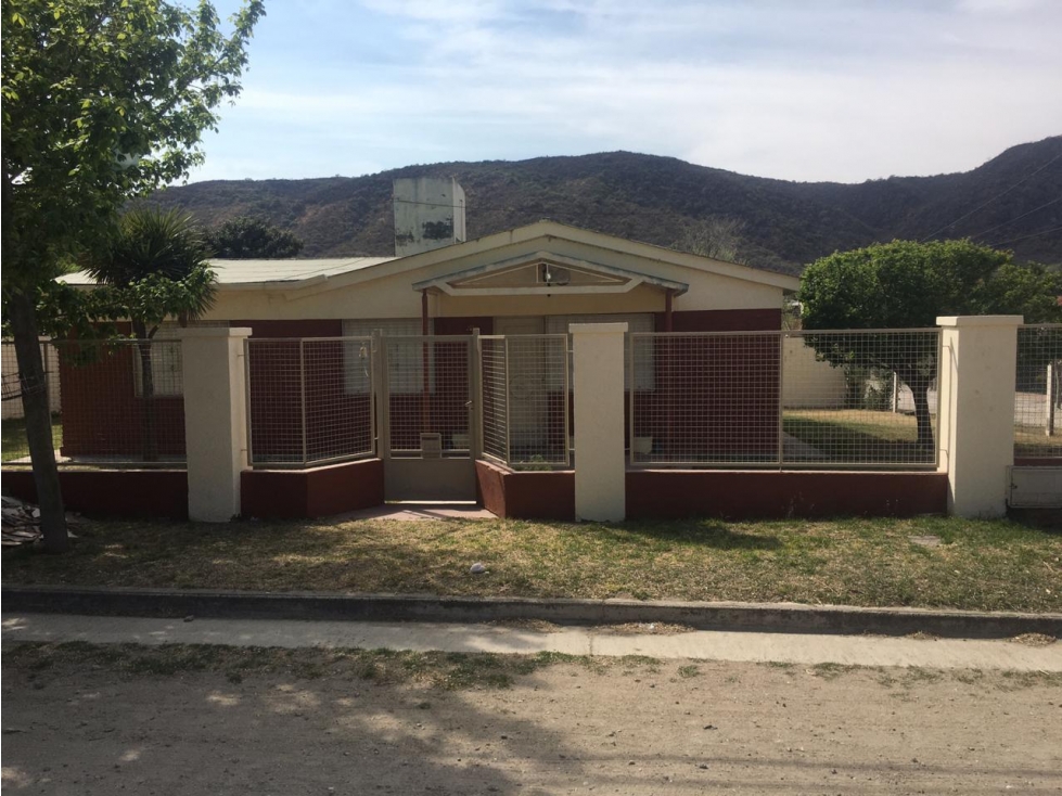 VENTA CASA ESQUINA FINANCIACIÓN A METROS DE AV. CÁRCANO CARLOS PAZ - 2