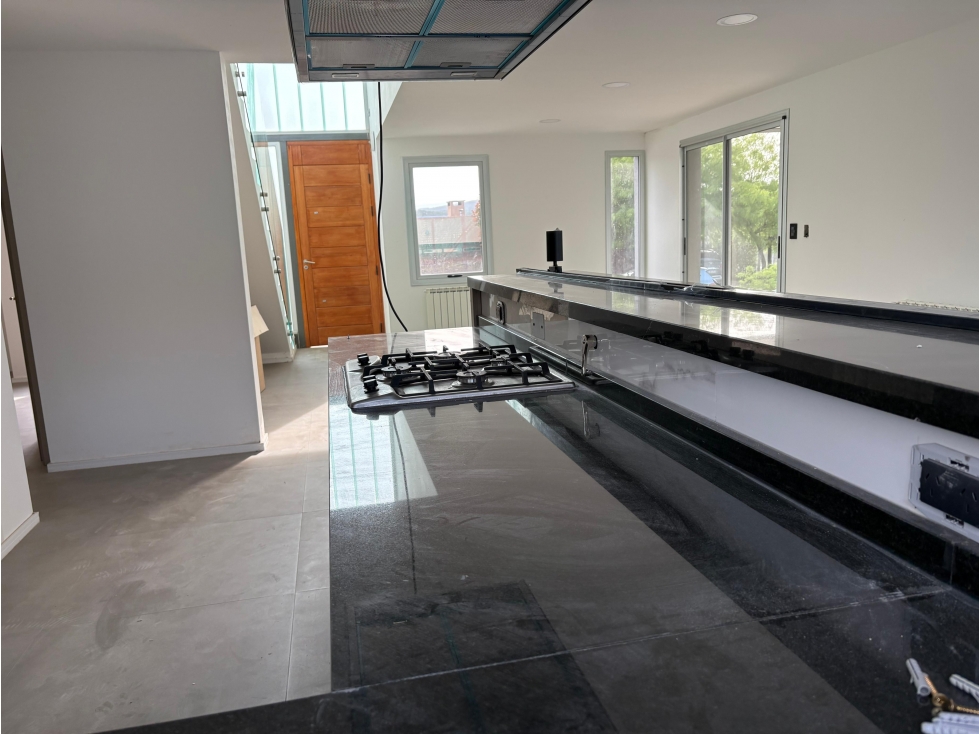 VENTA CASA 3 DORMITORIOS EN BARRIO CERRADO TEJAS 4 - 6