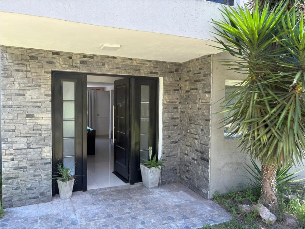 VENTA CASA B° SEMI PRIVADO LAGO AZUL CON VISTA AL LAGO CARLOS PAZ — foto 4